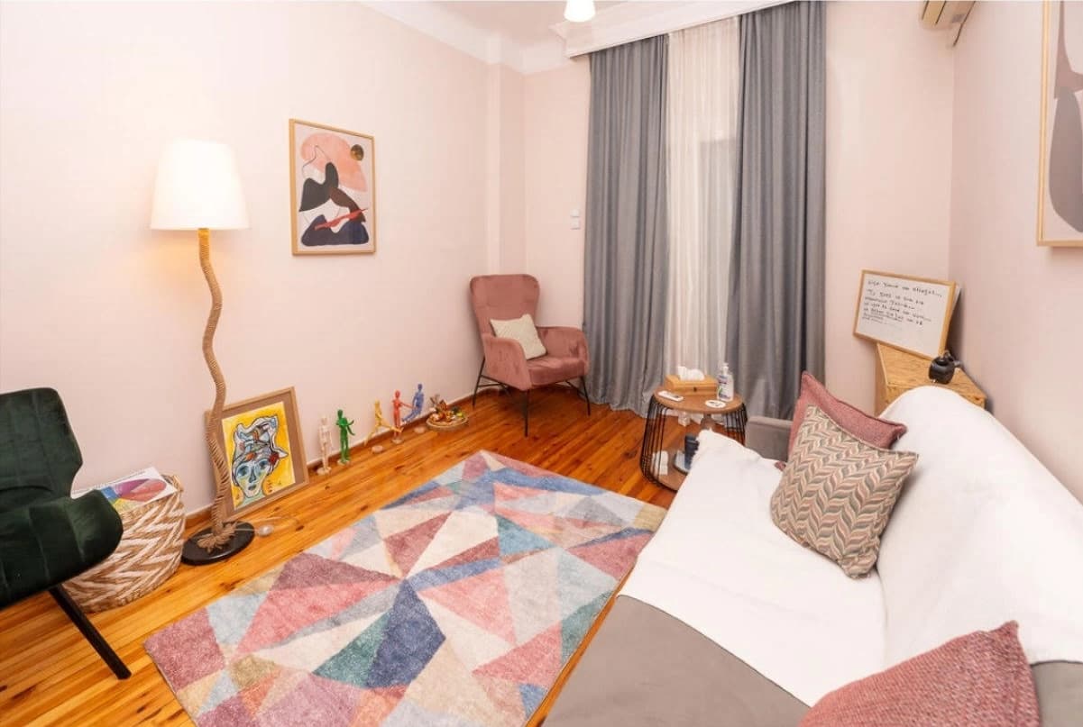 Living room with geometric rug and modern furniture